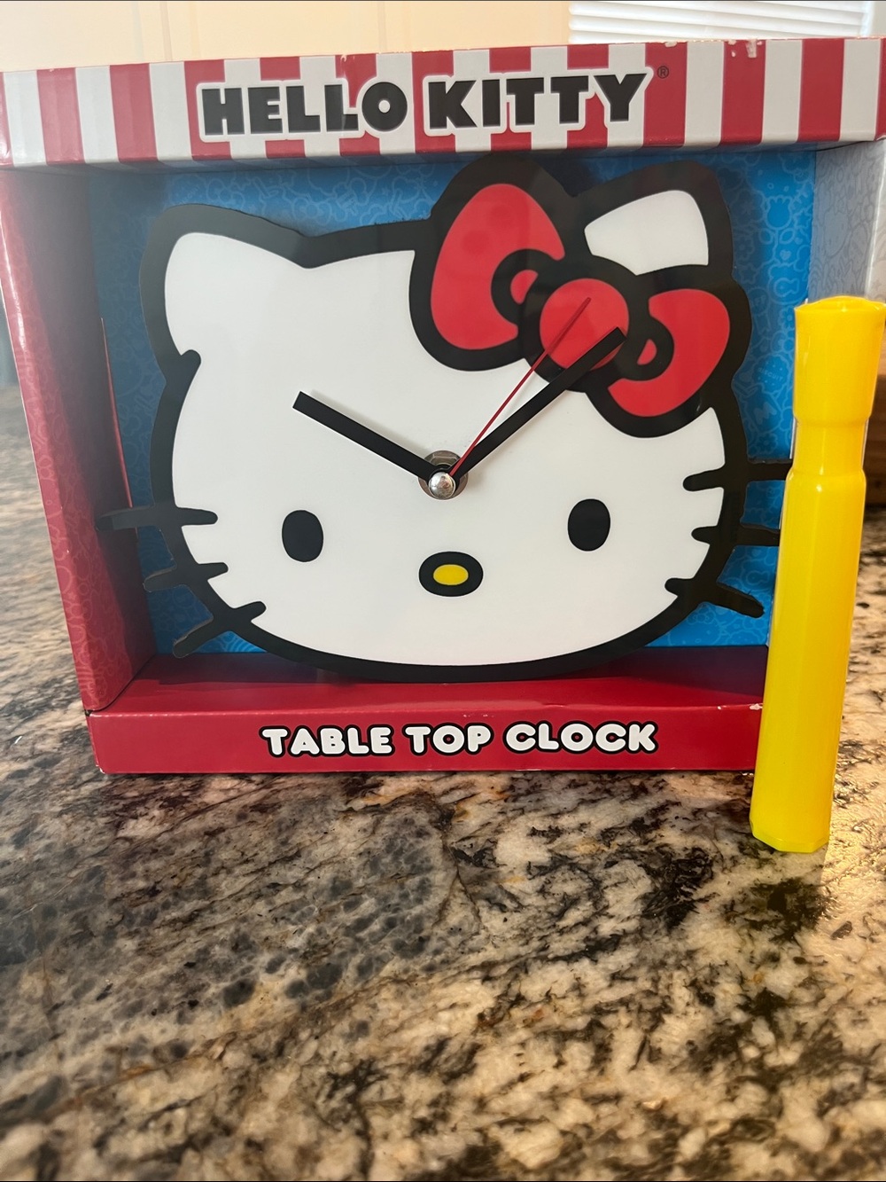 Hello Kitty Table Clock - Picture 3 of 3
